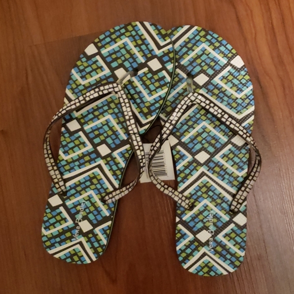 Vera Bradley Shoes - NWT Vera Bradley Flip Flops size 7-8